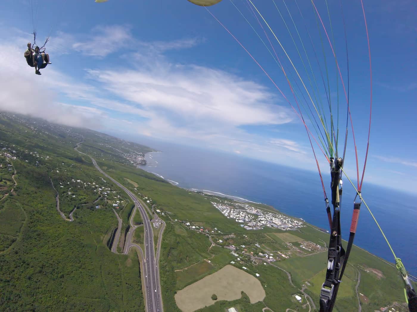 Vol en parapente biplace au-dessus de Saint-Leu, La Réunion